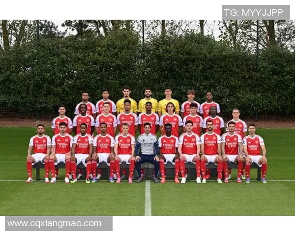 足球明星欢庆新春贺岁照片集锦展现球场外的温馨与团圆